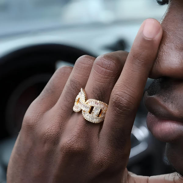 ICED MARINER BAGUETTE RING - GOLD