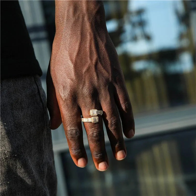 TWISTED BAGUETTE RING - GOLD