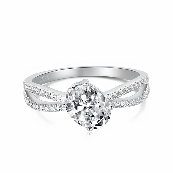 Oval split shank ring in 925 sterling silver with cubic zirconia stones